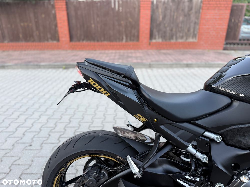 Suzuki GSX - 11