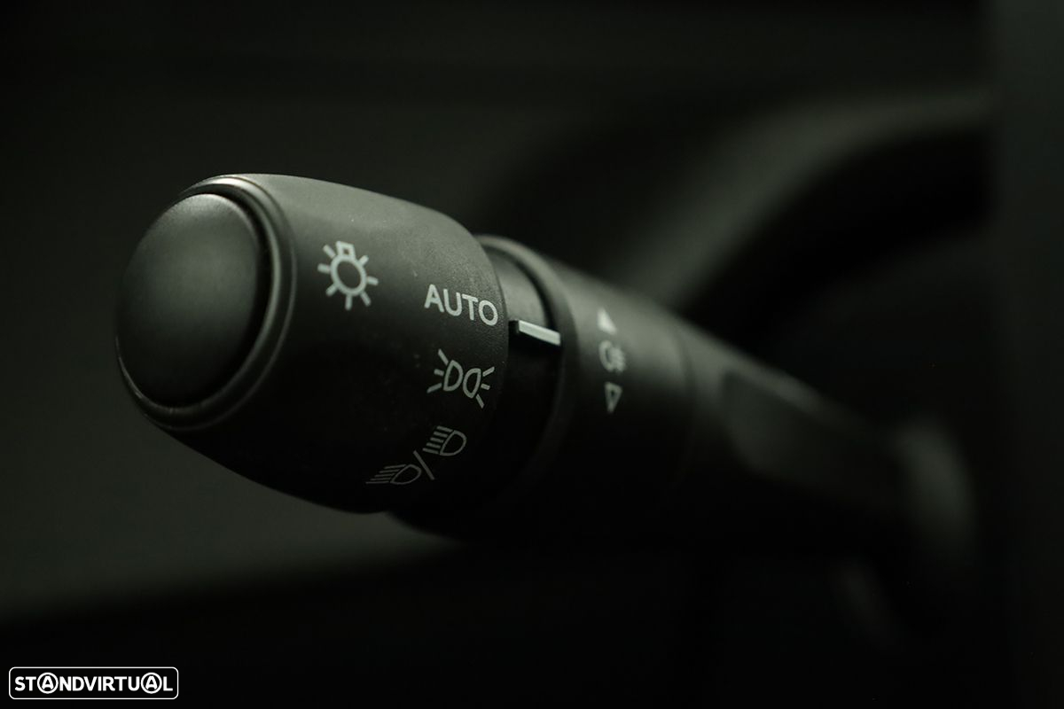 Peugeot 2008 1.2 PureTech Allure - 17