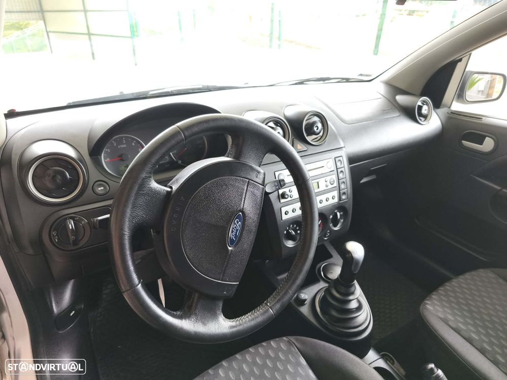 Ford Fiesta 1.4 TDCI - 9