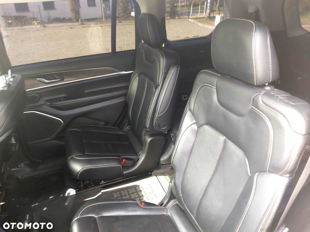 Jeep Grand Cherokee - 16