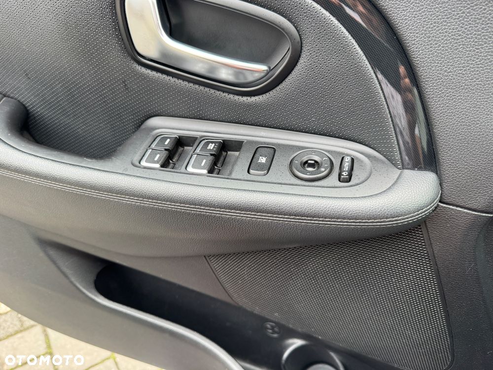 Kia Carens 1.7 CRDi Vision - 18