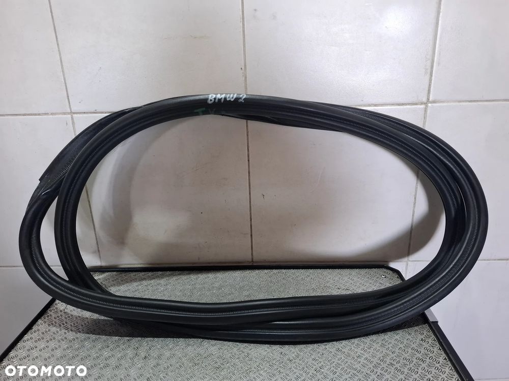 Uszczelka karoseryjna klapy bagażnika BMW 2 F45 2015 rok - 1