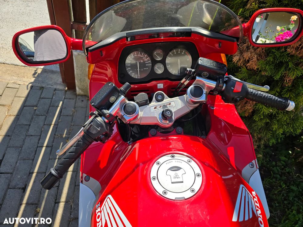 Honda CBR 1000F - 4