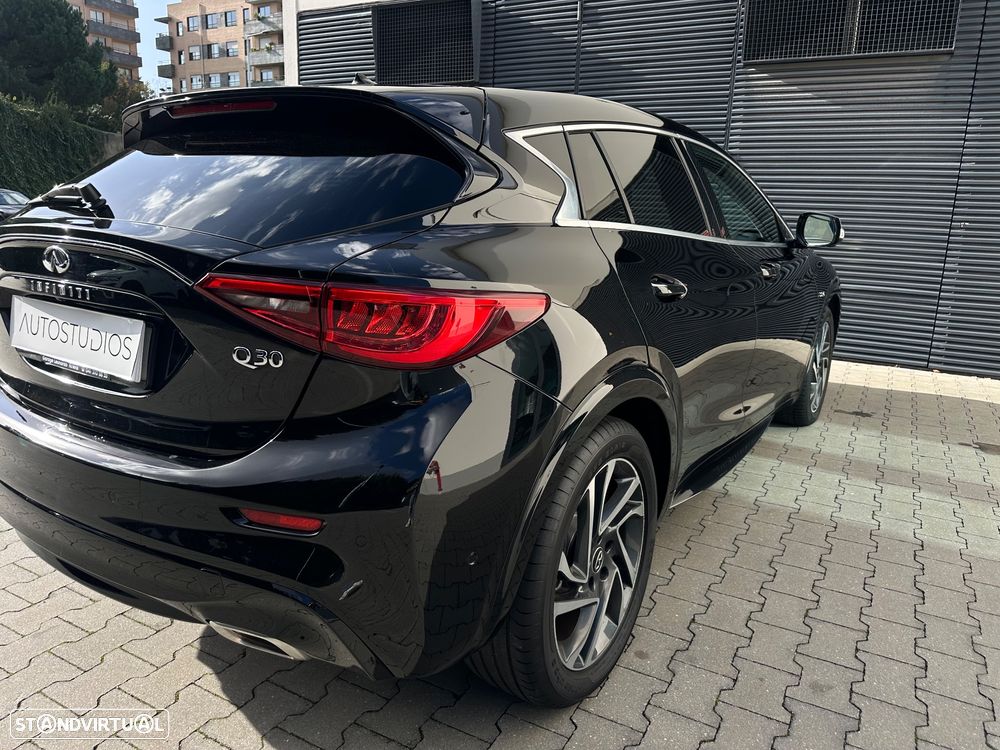 Infiniti Q30 - 13
