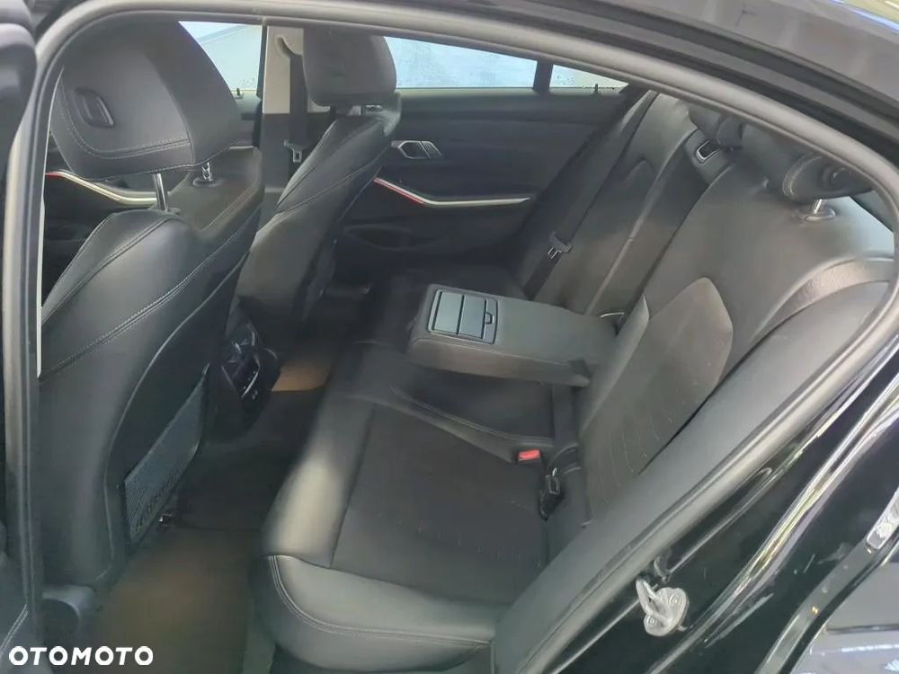 BMW Seria 3 320d Sport Line - 12