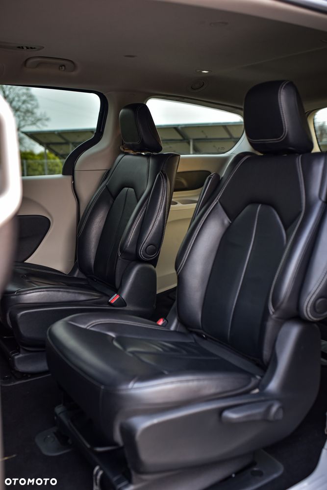 Chrysler Pacifica - 5