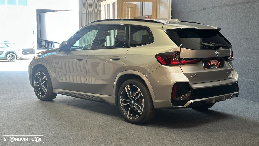 BMW iX1 eDrive20 Pack Desportivo M - 8