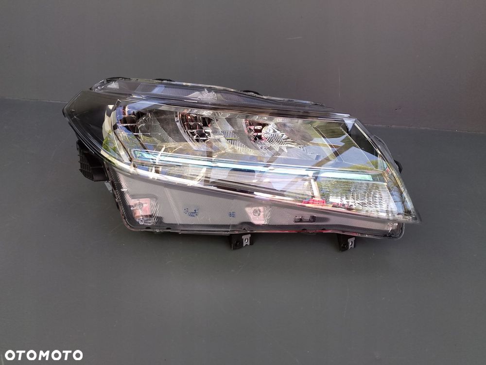 SUZUKI VITARA III 3 LIFT 2018- LAMPA PRZEDNIA PRAWA PRAWY PRZÓD 100-7R016 ÷ - 10