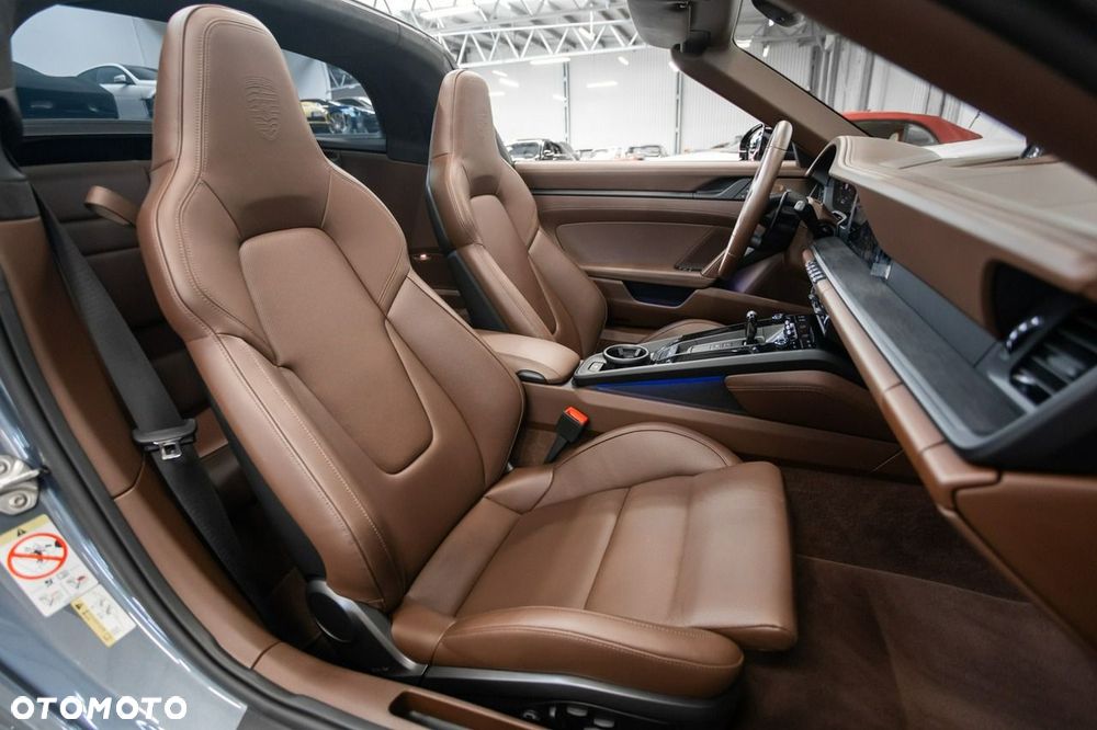 Porsche 911 Targa 4 GTS PDK - 28