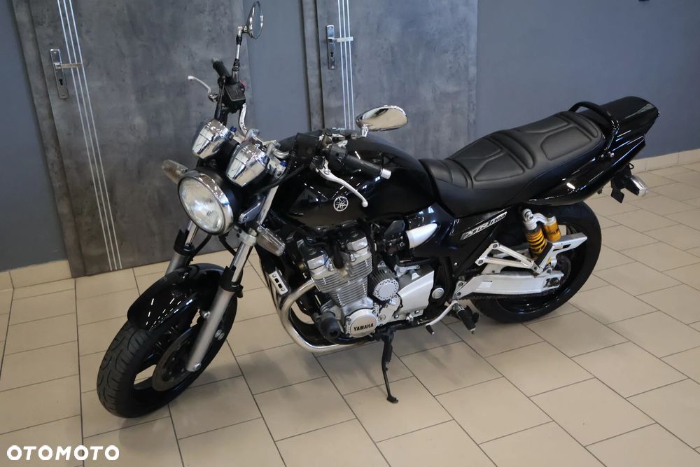 Yamaha XJR - 15