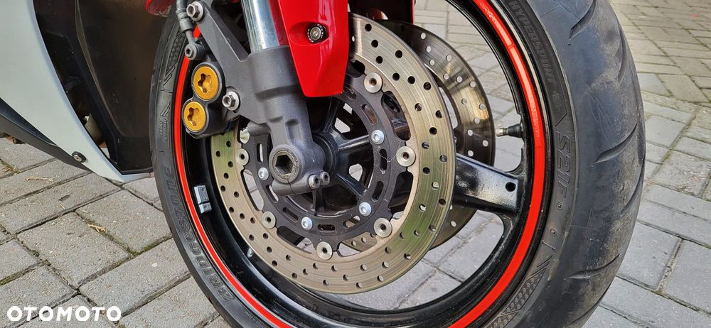Yamaha R1 - 19