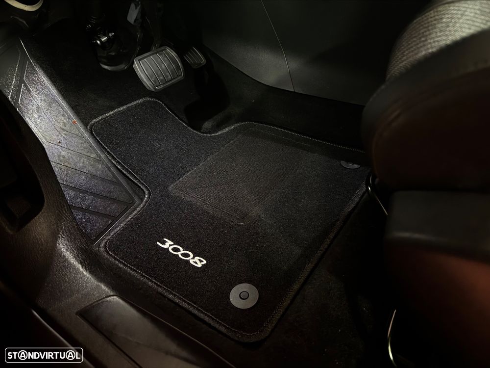 Peugeot 3008 Plug-In Hybrid 225 e-EAT8 Allure Pack - 19
