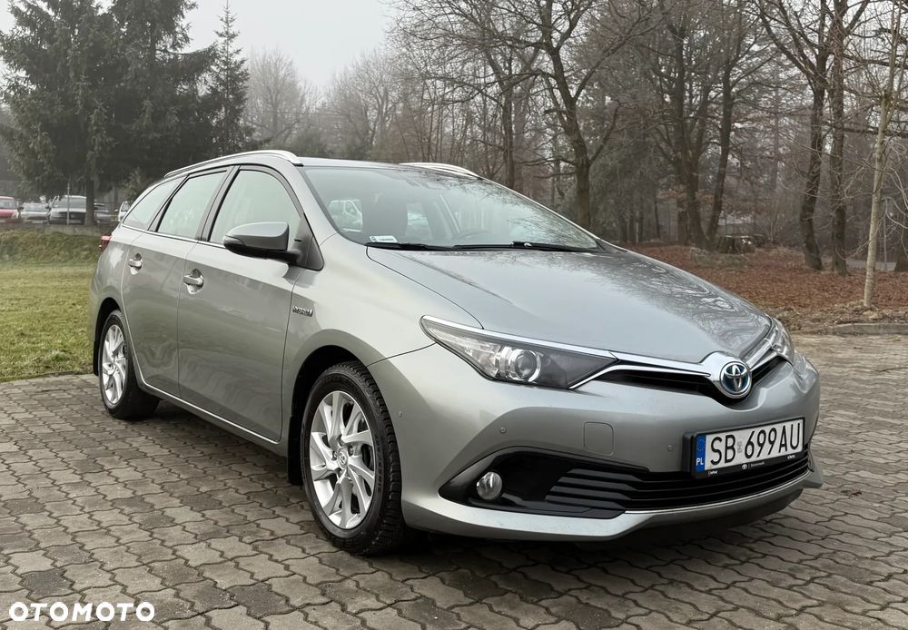 Toyota Auris Hybrid 135 Premium - 2