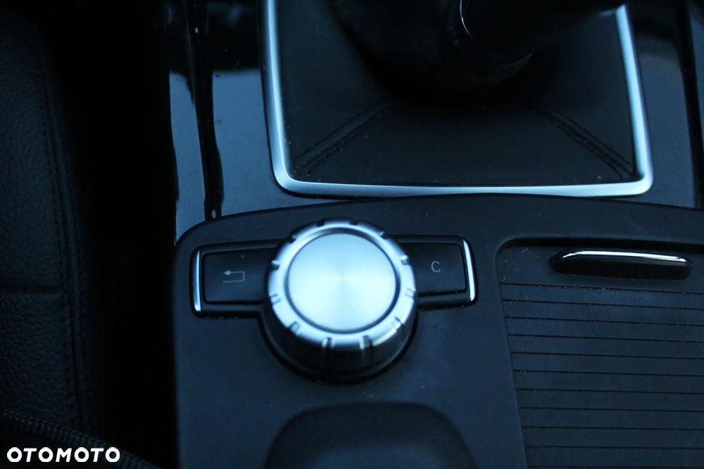Mercedes-Benz Klasa E 200 CGI BlueEffICIENCY Avantgarde - 34