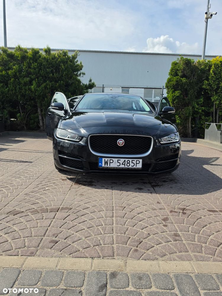 Jaguar XE 2.0 D Prestige - 12