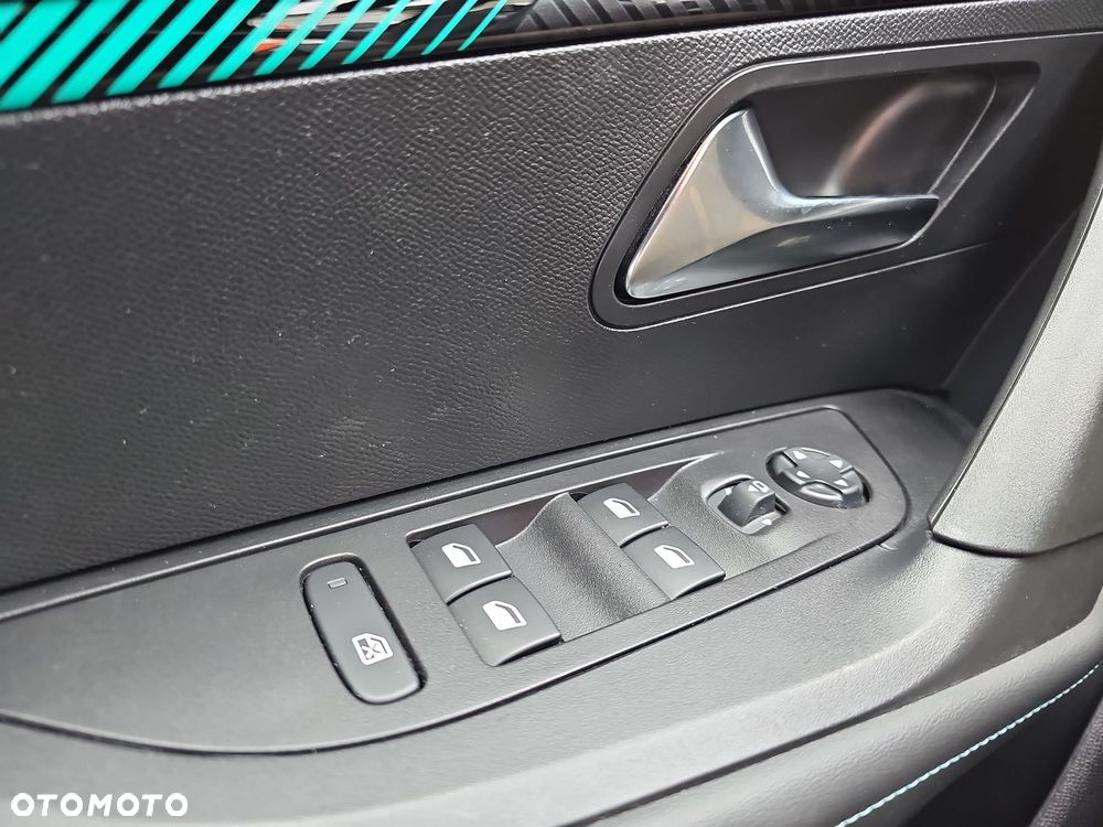 Peugeot 2008 50kWh Allure - 27