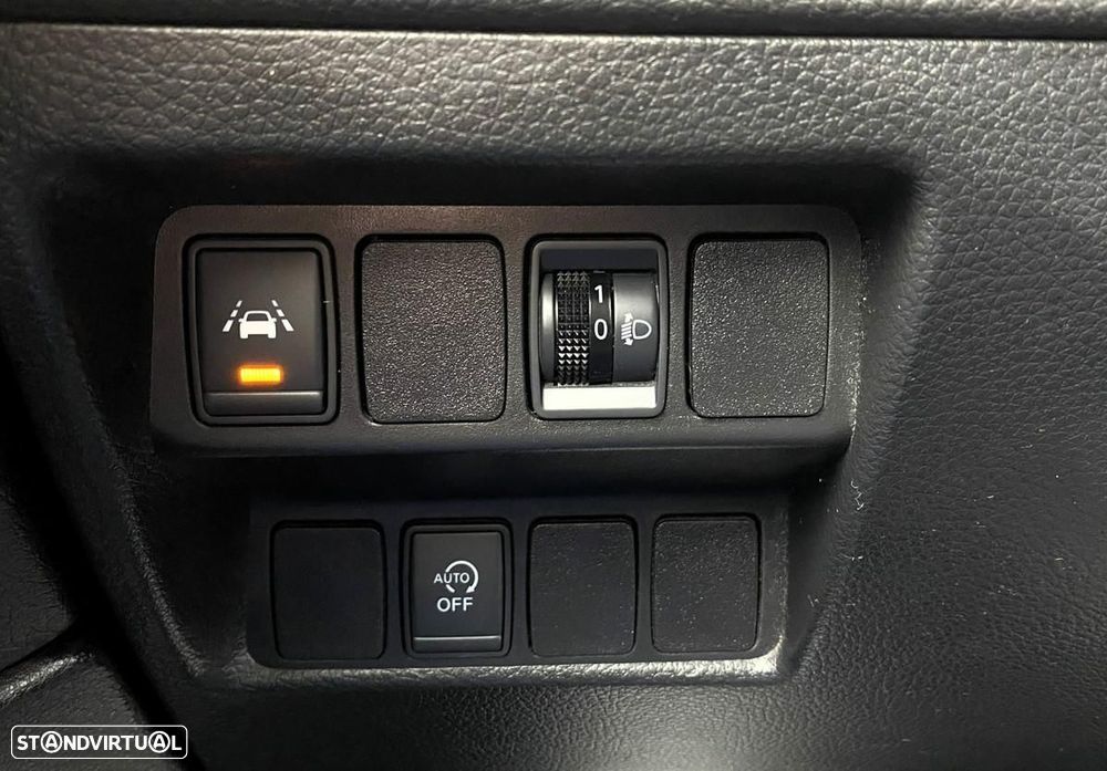 Nissan Qashqai 1.5 dCi N-Connecta J18 - 24