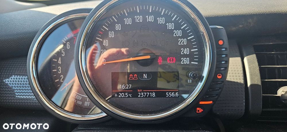 MINI Cooper Standard - 10