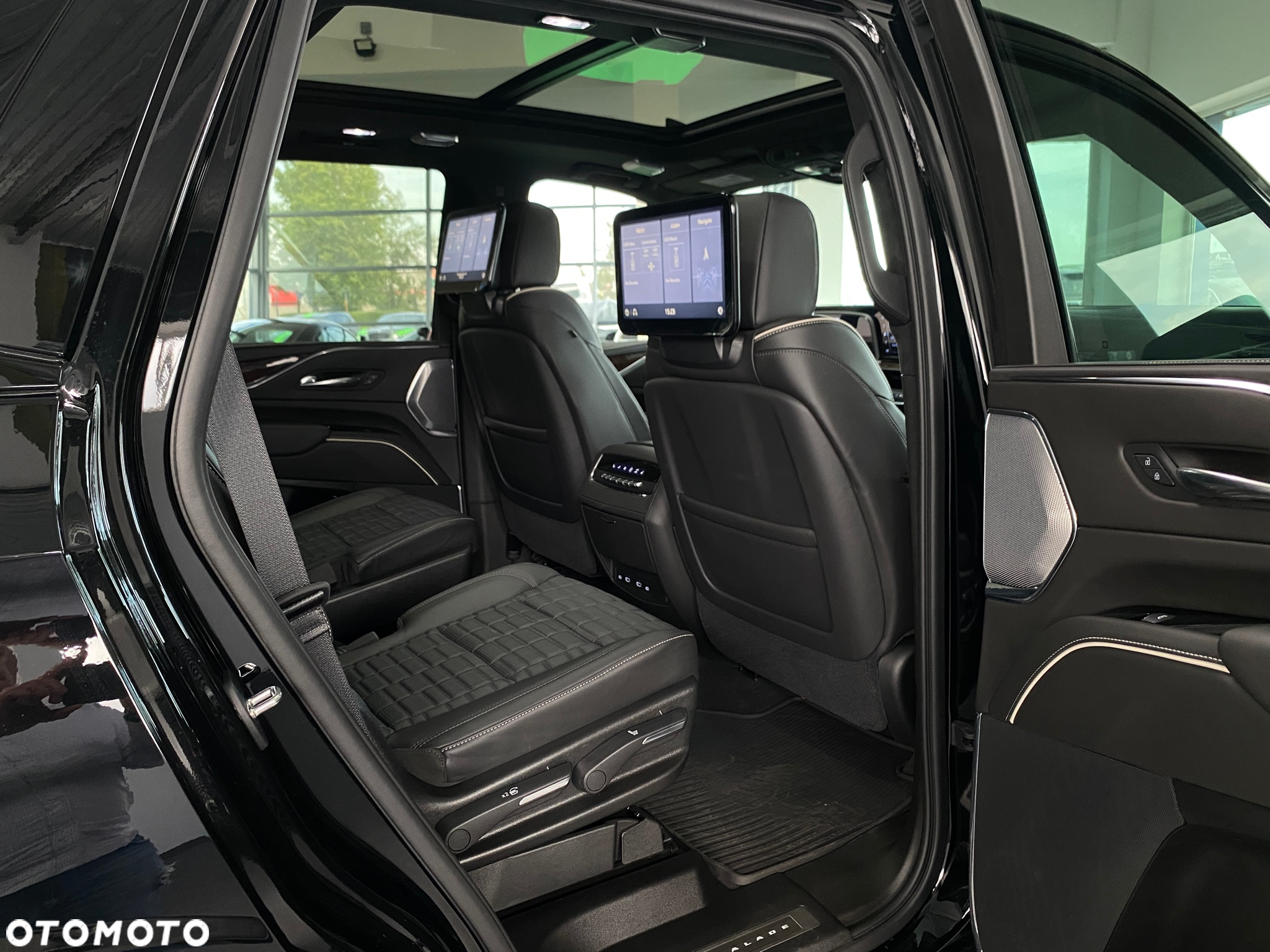 Cadillac Escalade 6.2 V8 AWD AT Platinum - 30