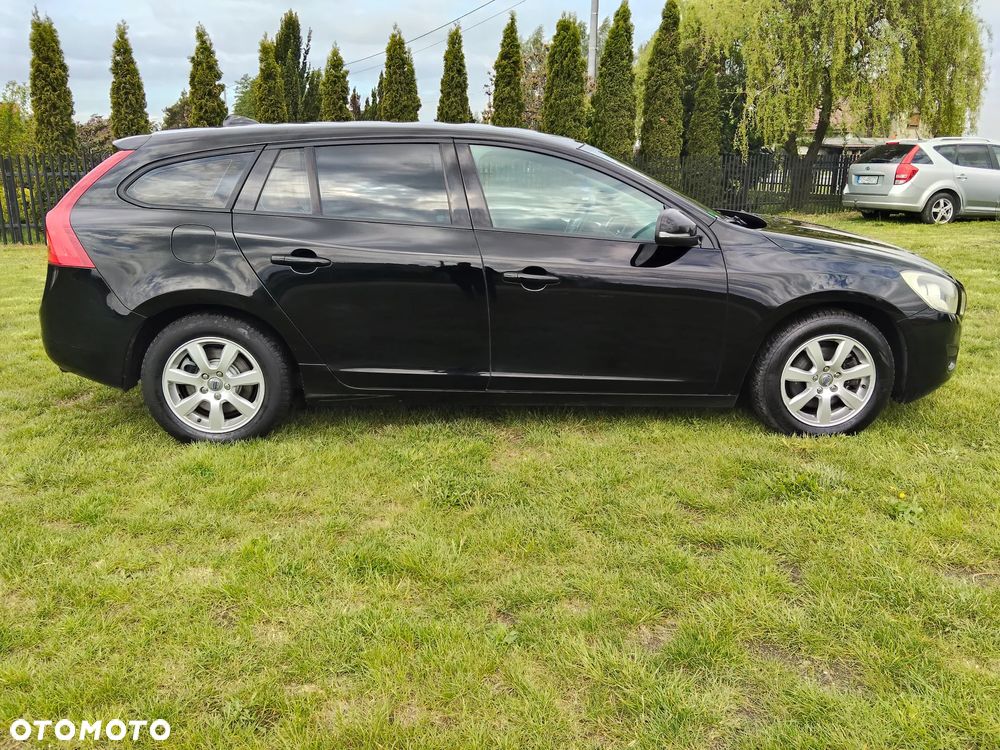 Volvo V60 T3 Kinetic - 4