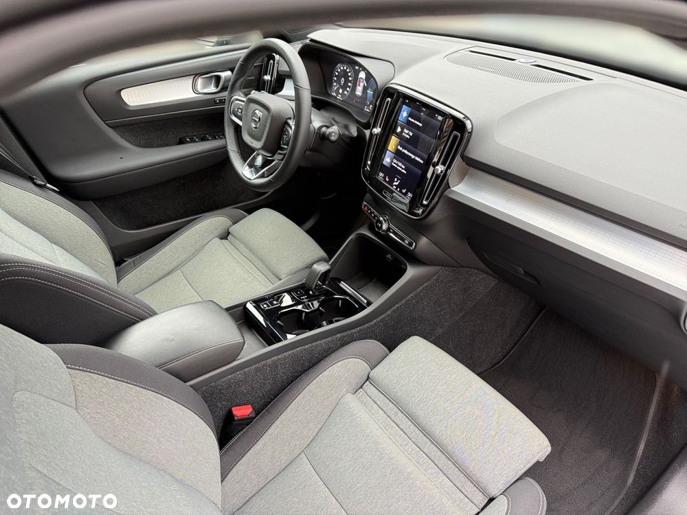 Volvo XC 40 - 25