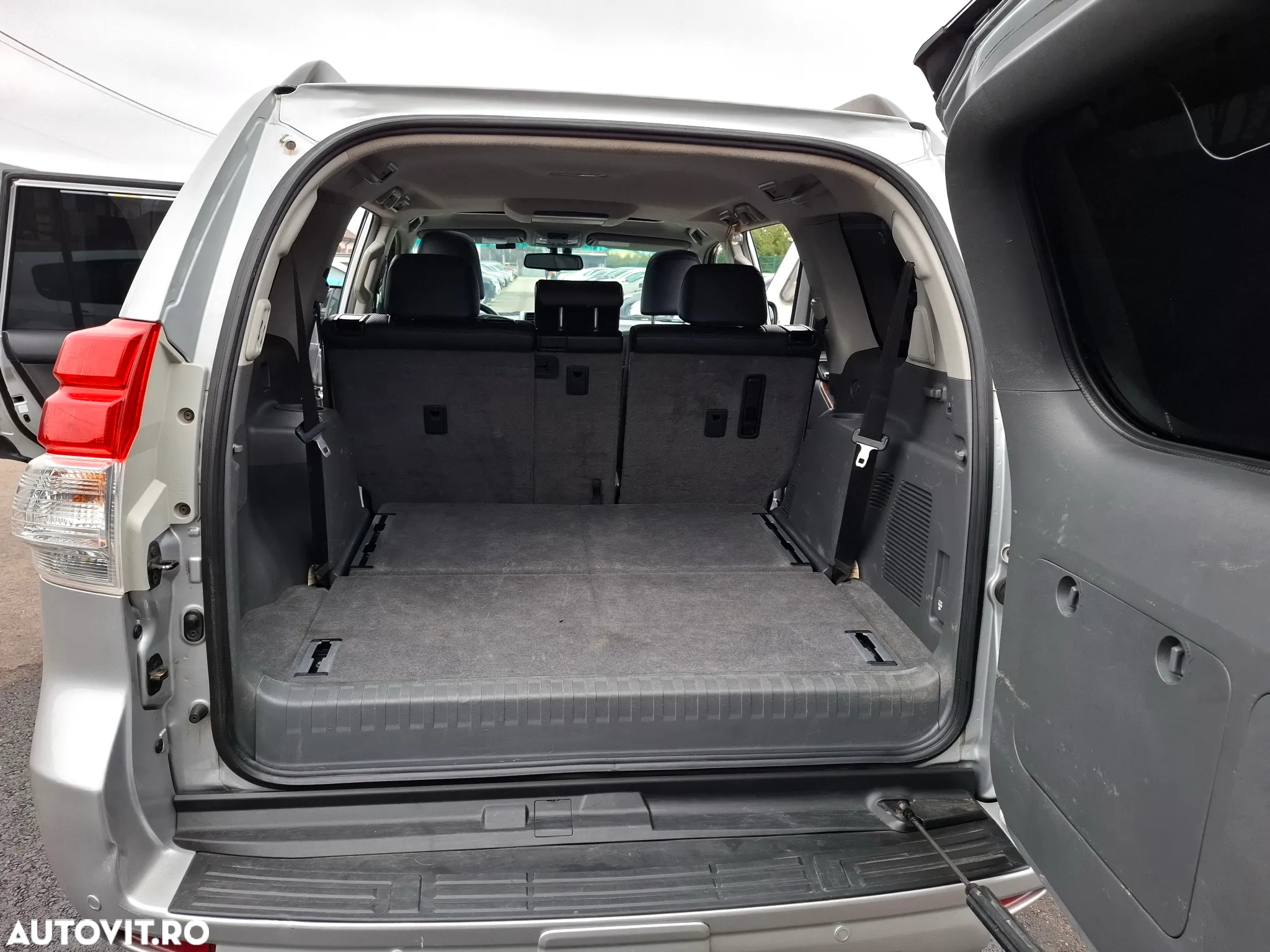 Toyota Land Cruiser 3.0l Turbo D-4D Aut. AVS 7 Locuri Luxury - 8