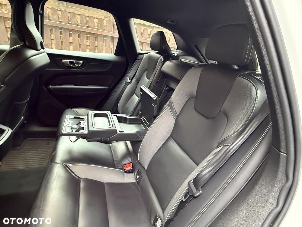 Volvo XC 60 D4 AWD R-Design - 19