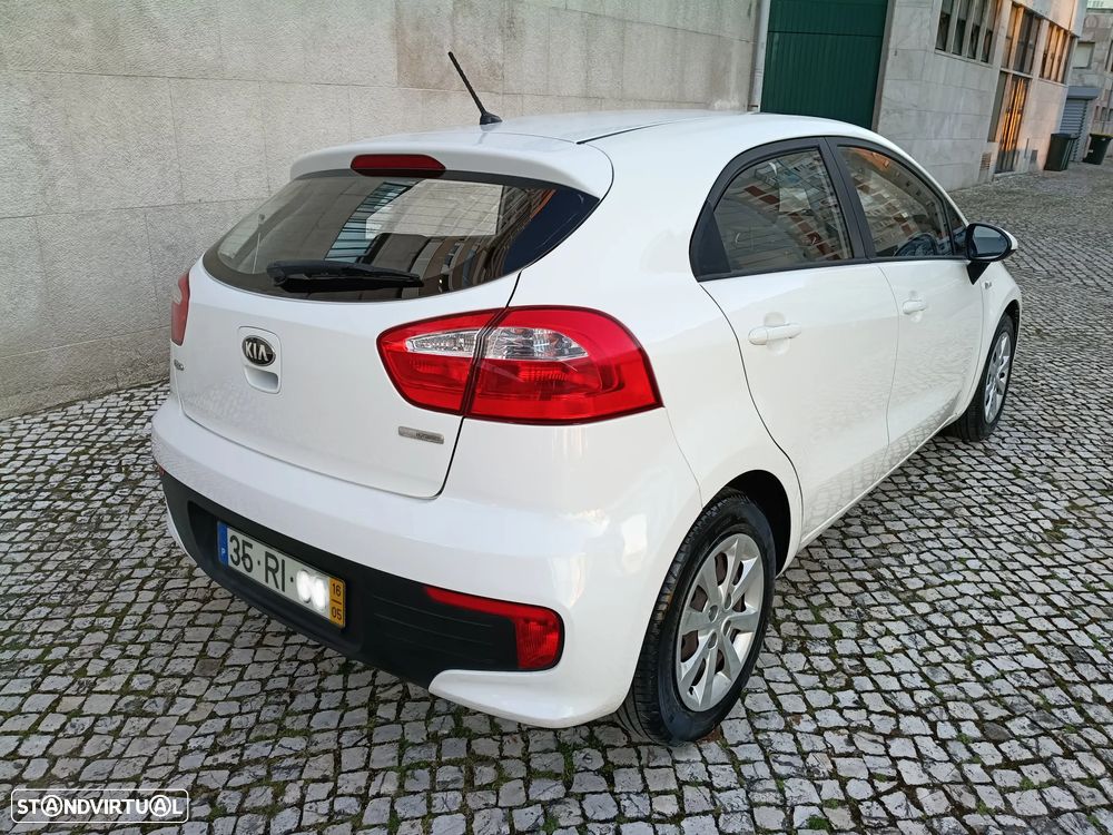 Kia Rio 1.1 CRDi LX ISG - 3