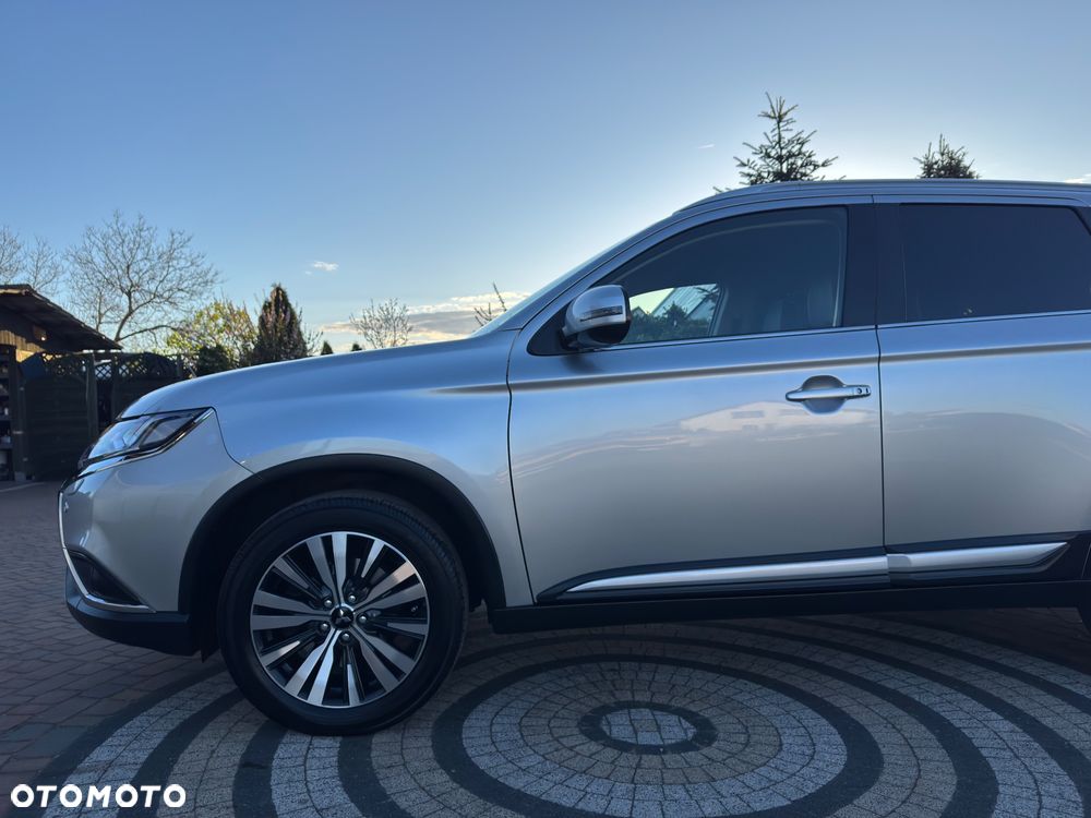 Mitsubishi Outlander - 11