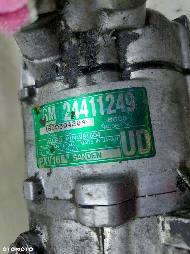 Kompresor Sprężarka Klimatyzacji 24411249 Opel Vectra B 2.0 - 9
