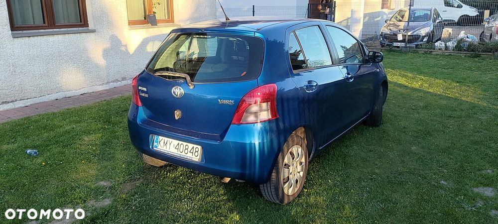 Toyota Yaris 1.3 - 10