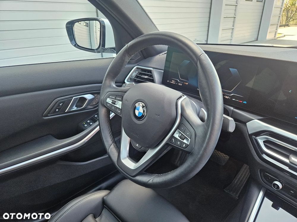 BMW Seria 3 330i - 14