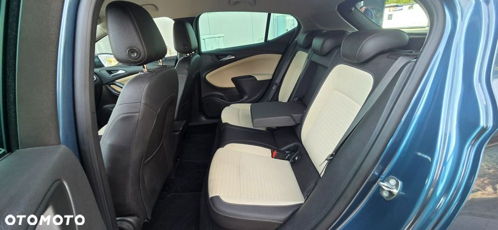 Opel Astra 1.4 T Dynamic S&S - 33