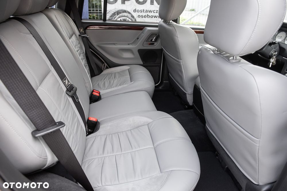 Jeep Grand Cherokee - 28