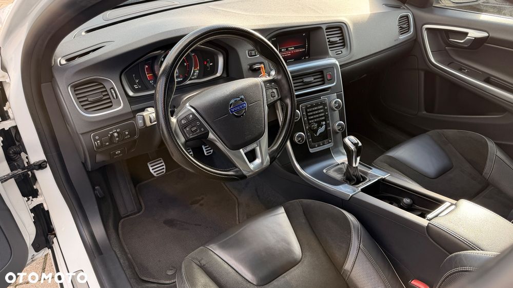 Volvo V60 D4 Drive-E R-Design Summum - 16