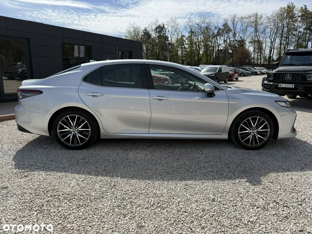 Toyota Camry - 4