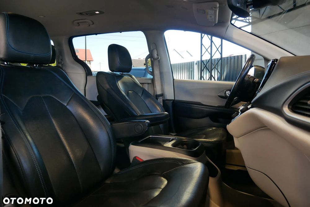 Chrysler Pacifica - 11