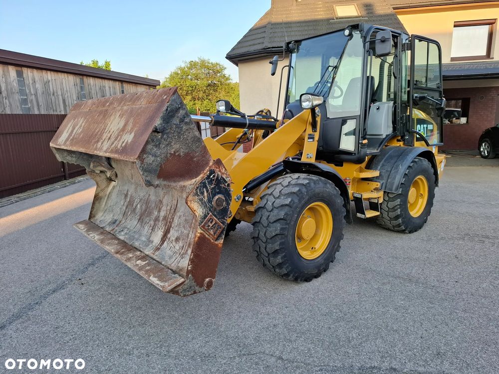 Caterpillar CAT 908 M - 12