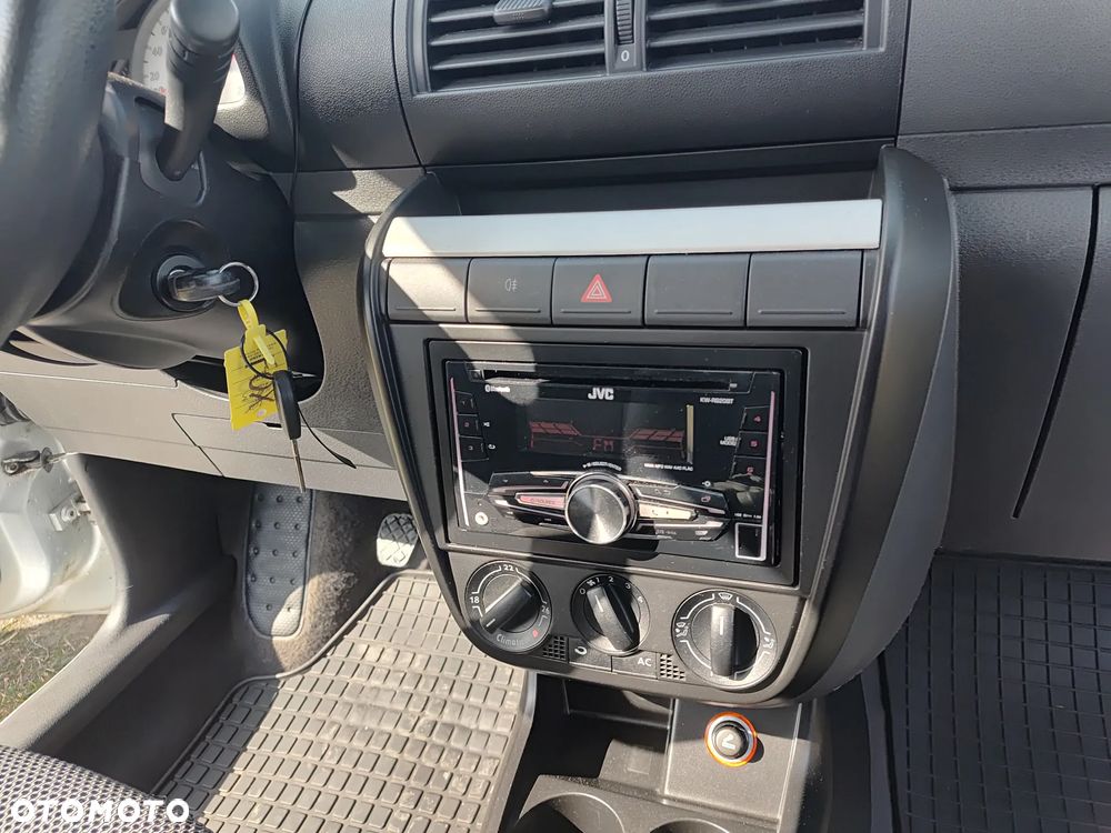 Volkswagen Fox 1.4 Style - 24