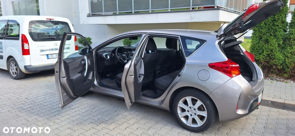 Toyota Auris 1.8 Executive - 10