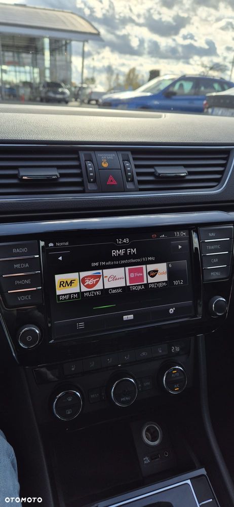 Skoda Superb 2.0 TDI 4x4 L&K DSG - 9