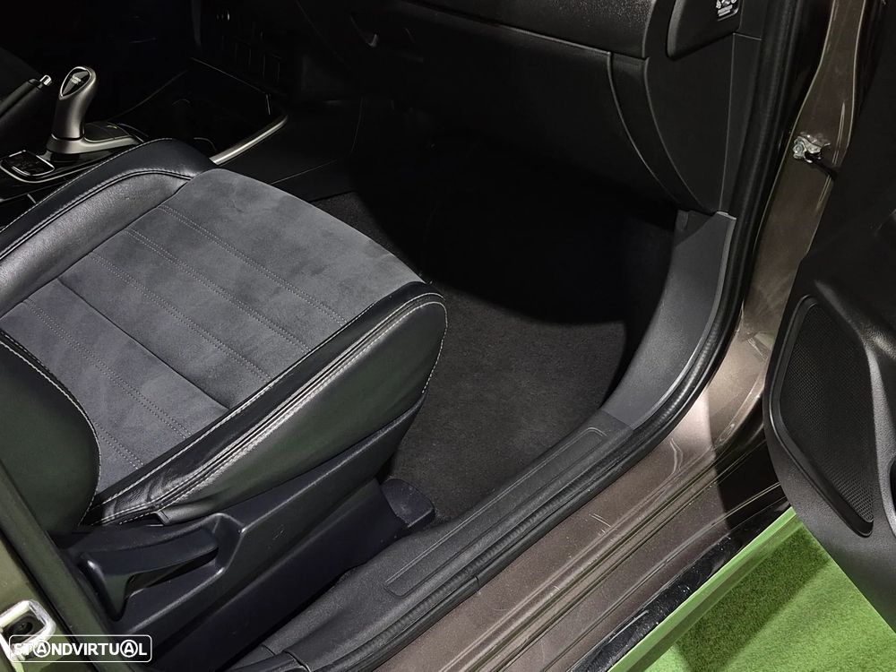 Mitsubishi Outlander 2.0 Instyle Navi - 35