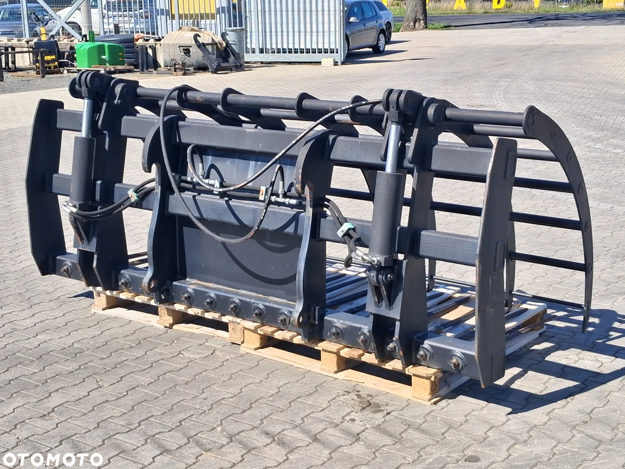 JCB WIDŁO - KROKODYL - 3