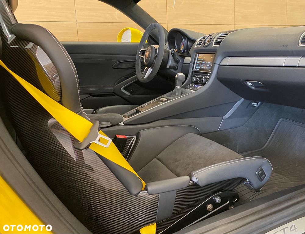 Porsche Cayman GT4 - 9