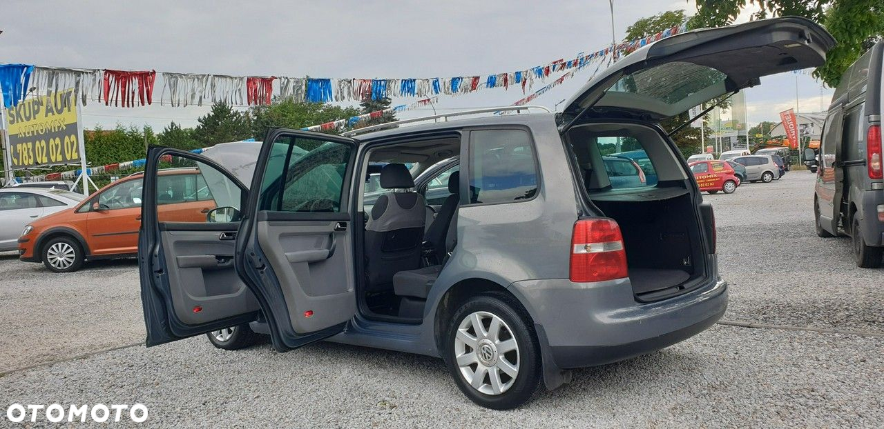 Volkswagen Touran - 24
