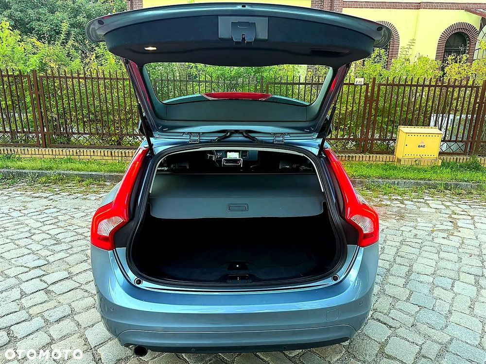 Volvo V60 D3 Momentum - 16