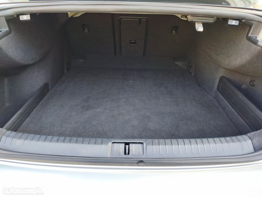 VW Passat 1.6 TDI Highline DSG - 16