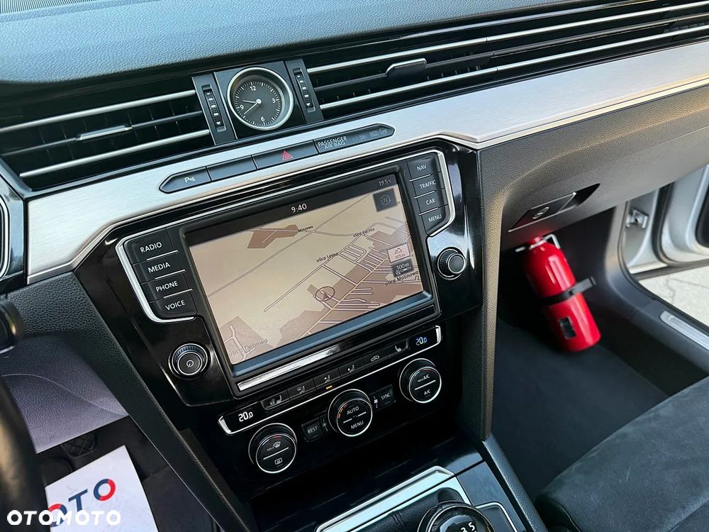 Volkswagen Passat Variant 2.0 TDI (BlueMotion Technology) Highline - 35