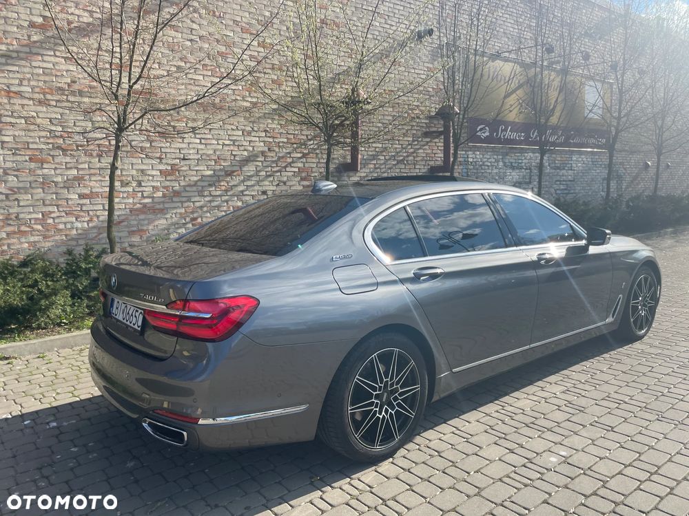 BMW Seria 7 740Le iPerformance - 13