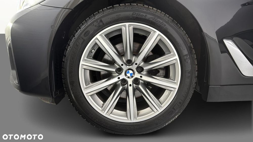 BMW Seria 5 520d xDrive mHEV - 21
